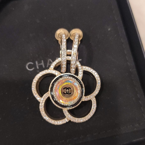 💥SOLD @ GET_YOUR_LUXE_ON💥CHANEL crystal earrings - Picture 7 of 14